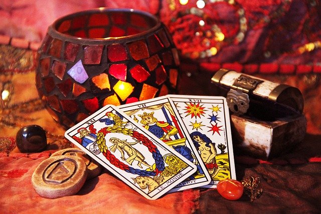 Read more about the article Tarot – scary devil cards or a tool for self analysis?